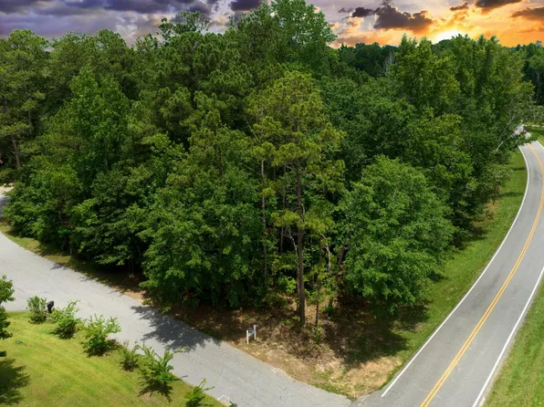 1 S Lake Dr, Ellerslie, GA 31807