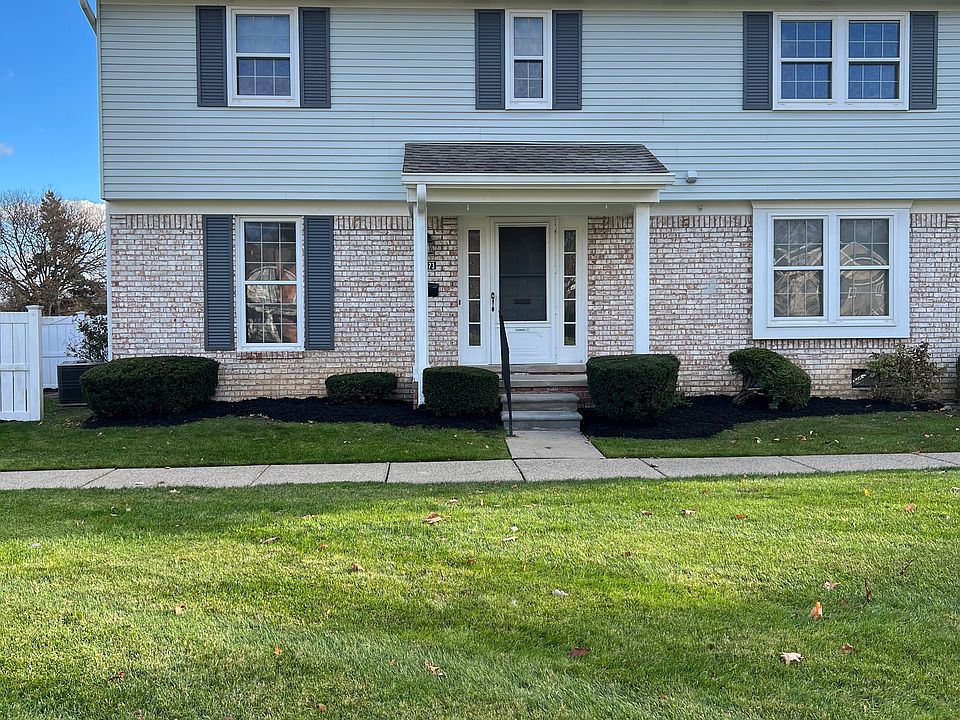 1st image of 42173 Roscommon St