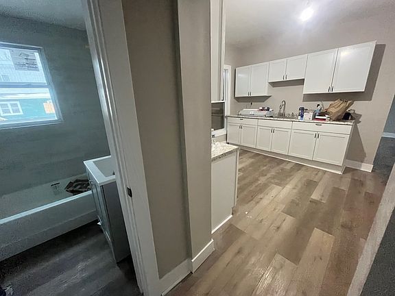 5th image of 1301 Whitney Ave APT 1