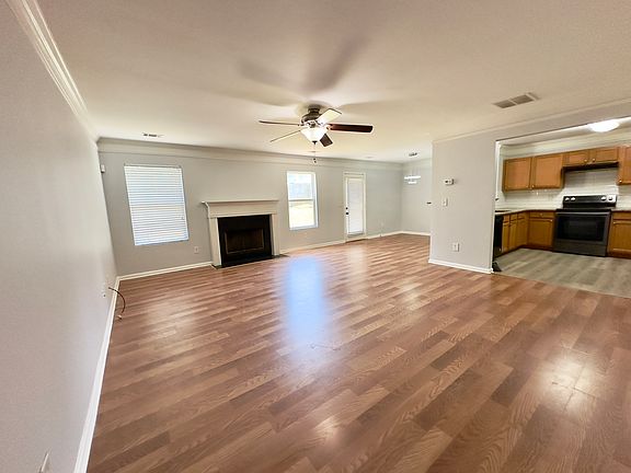 Open concept living and dinning area