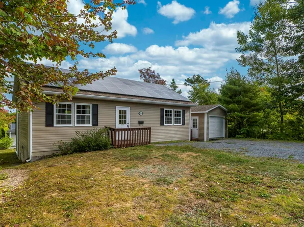 28 Forest Hill Rd, Bridgewater, NS B4V 1T8