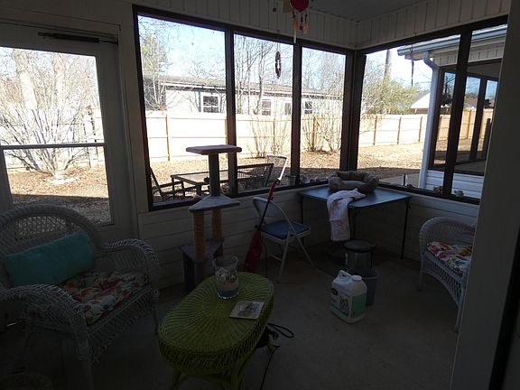 5th image of 217 Flagstone Dr