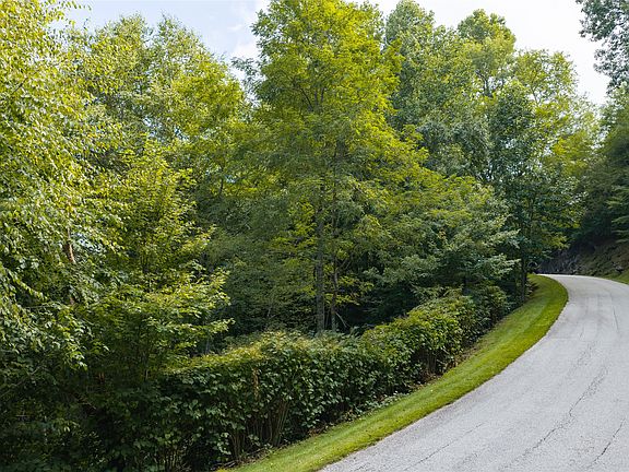 4th image of 40 Center Ridge Road