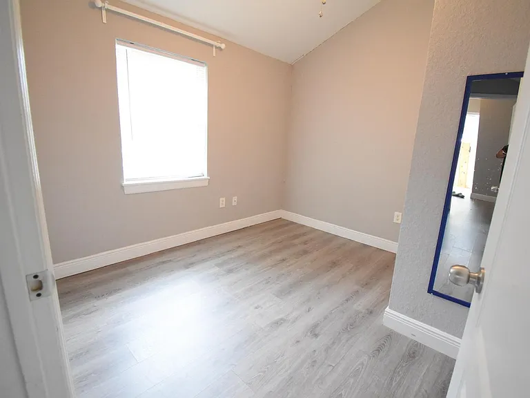 221 Cypress St — Photo 8