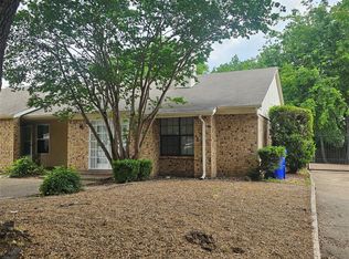 200 E Denton Dr, Euless, TX 76039