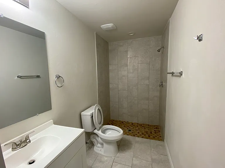1020 SE 12th Ter — Photo 7