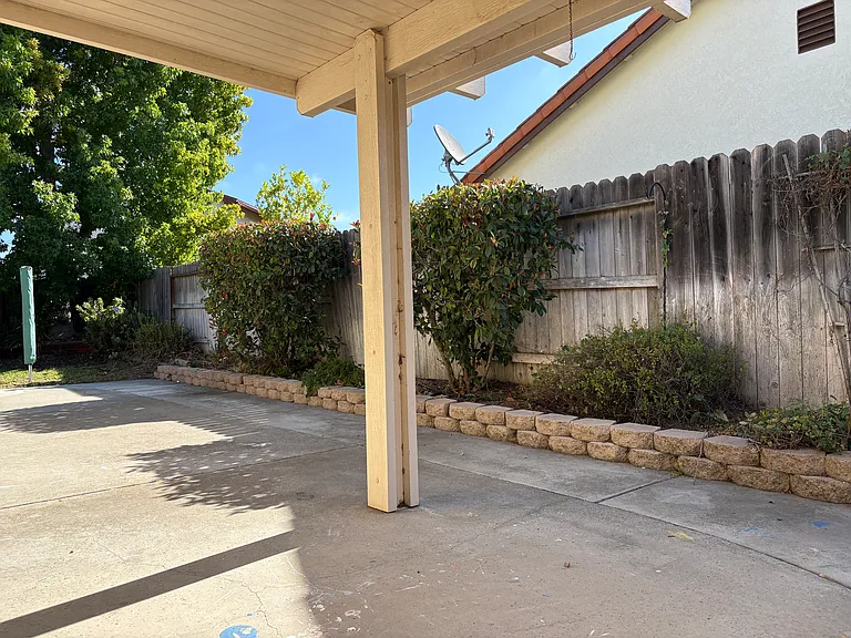 415 Wellington Dr — Photo 19