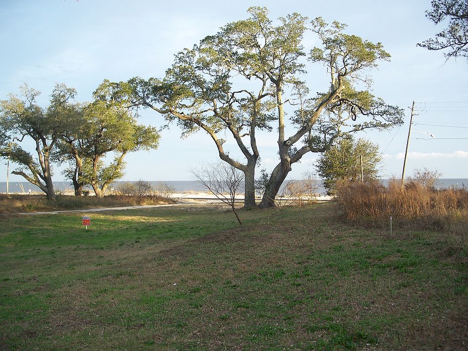 1st image of 101 Bay Oaks Dr