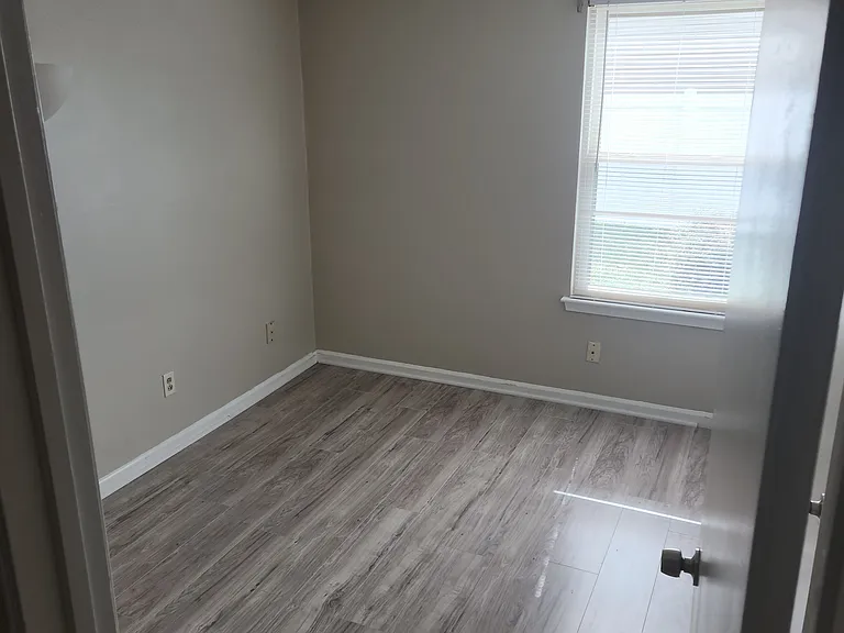 4692 Greenlaw Dr — Photo 8