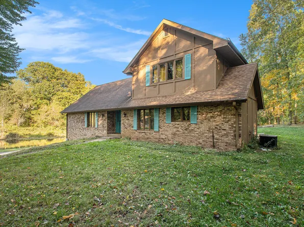 1404 W Valleywood Dr, La Porte, IN 46350