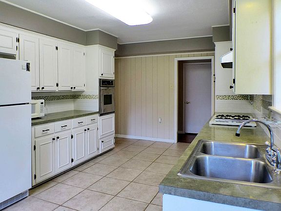 Manorwood Kitchen 1