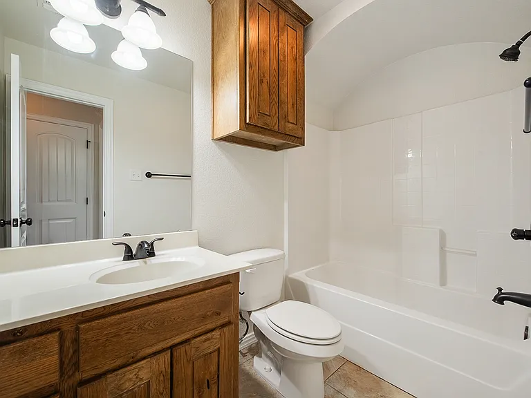 1037 Inverness Dr — Photo 10