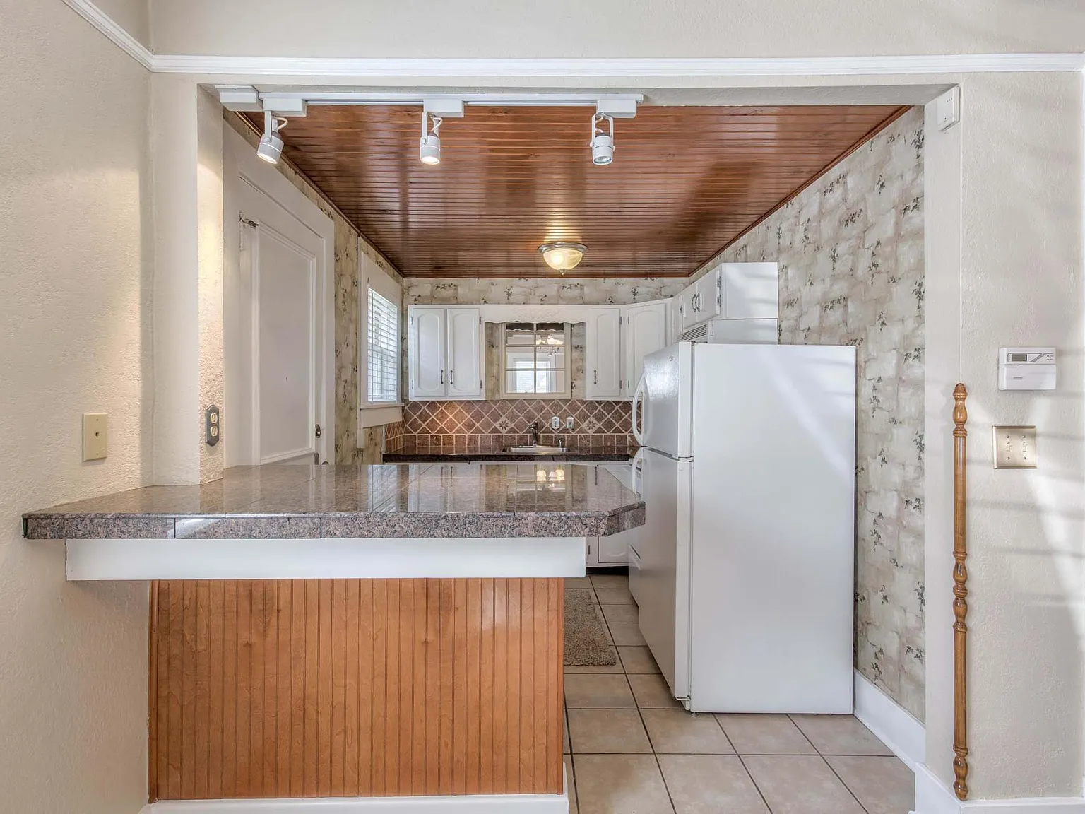 1 bed, 800 sqft, $1,000 — Photo 3