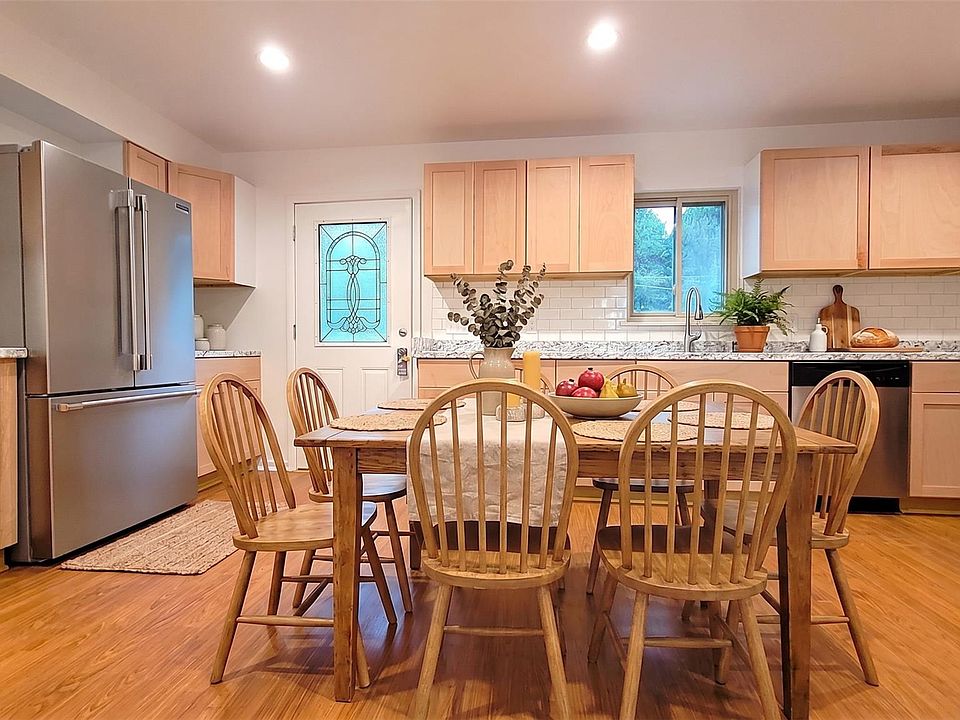 31784 Penn St, Livonia, MI 48150 | MLS #20261061673 | Zillow