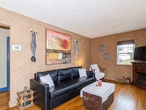 4th image of 190 Birchwood Dr