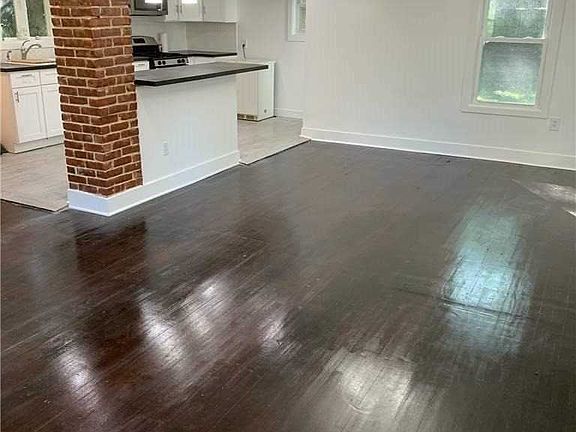 3rd image of 22 Ellwood St