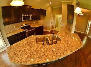 33 Brookshire Dr, Deatsville, AL 36022
