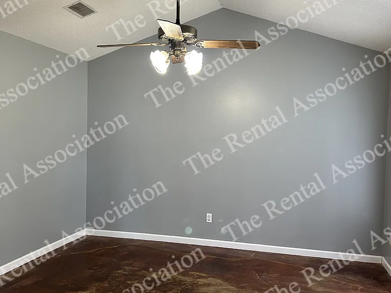 207 S Maple St — Photo 6