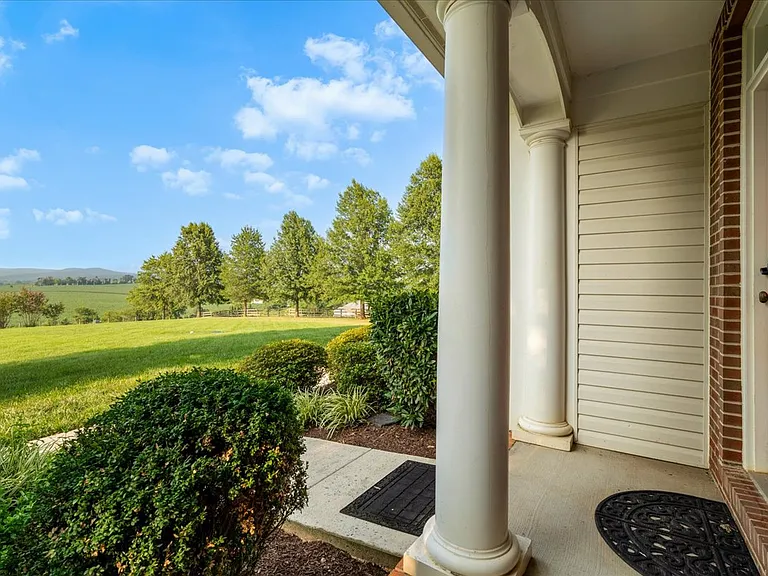 Separate mudroom entrance