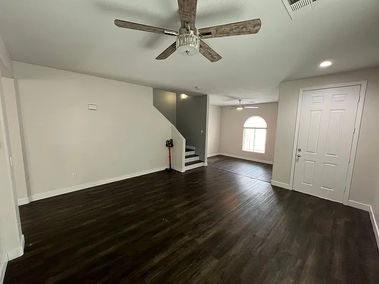 9401 Yellowshale St — Photo 3