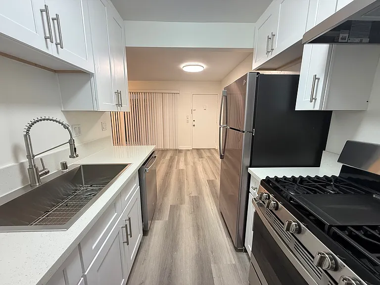 11915 Goshen Ave #3 — Photo 8