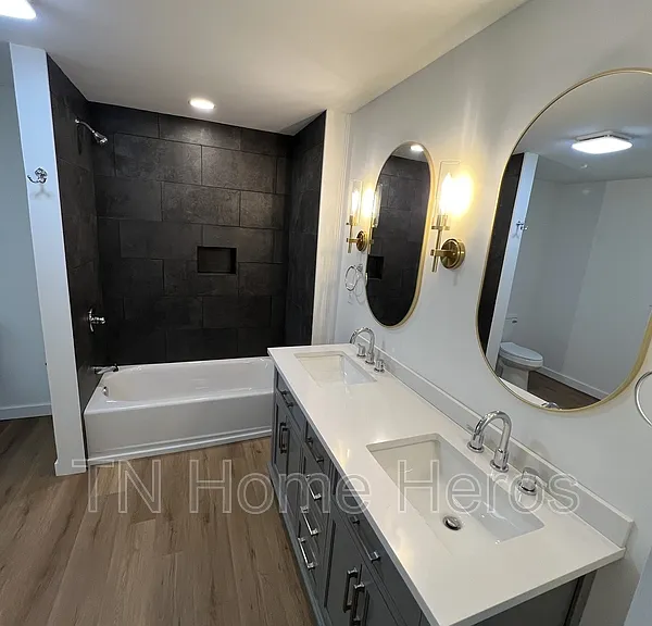 2811 E 5th Ave — Photo 4