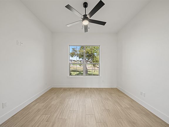 5th image of 504 Bush Ct