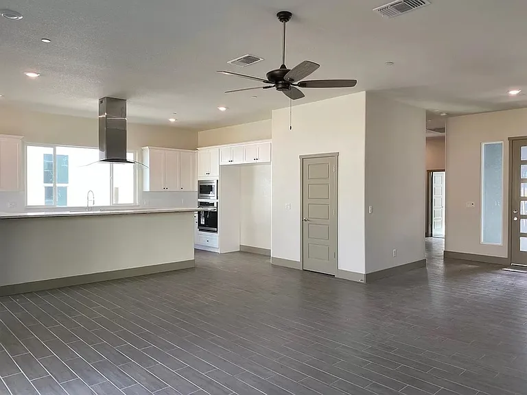 2467 Valverde Dr — Photo 8