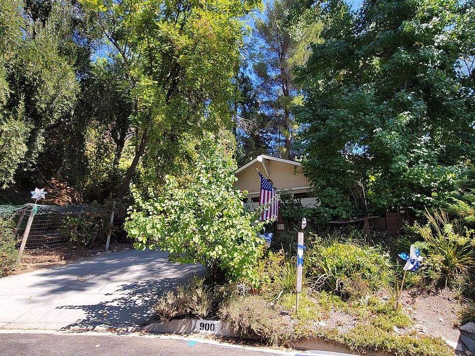 2nd image of 900 Big Briar Way
