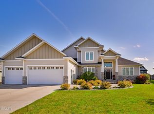 162 Desiree Dr, Grand Forks, ND 58201