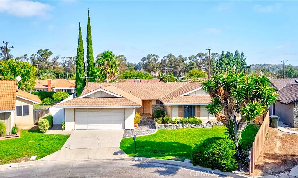 2300 Camino Escondido