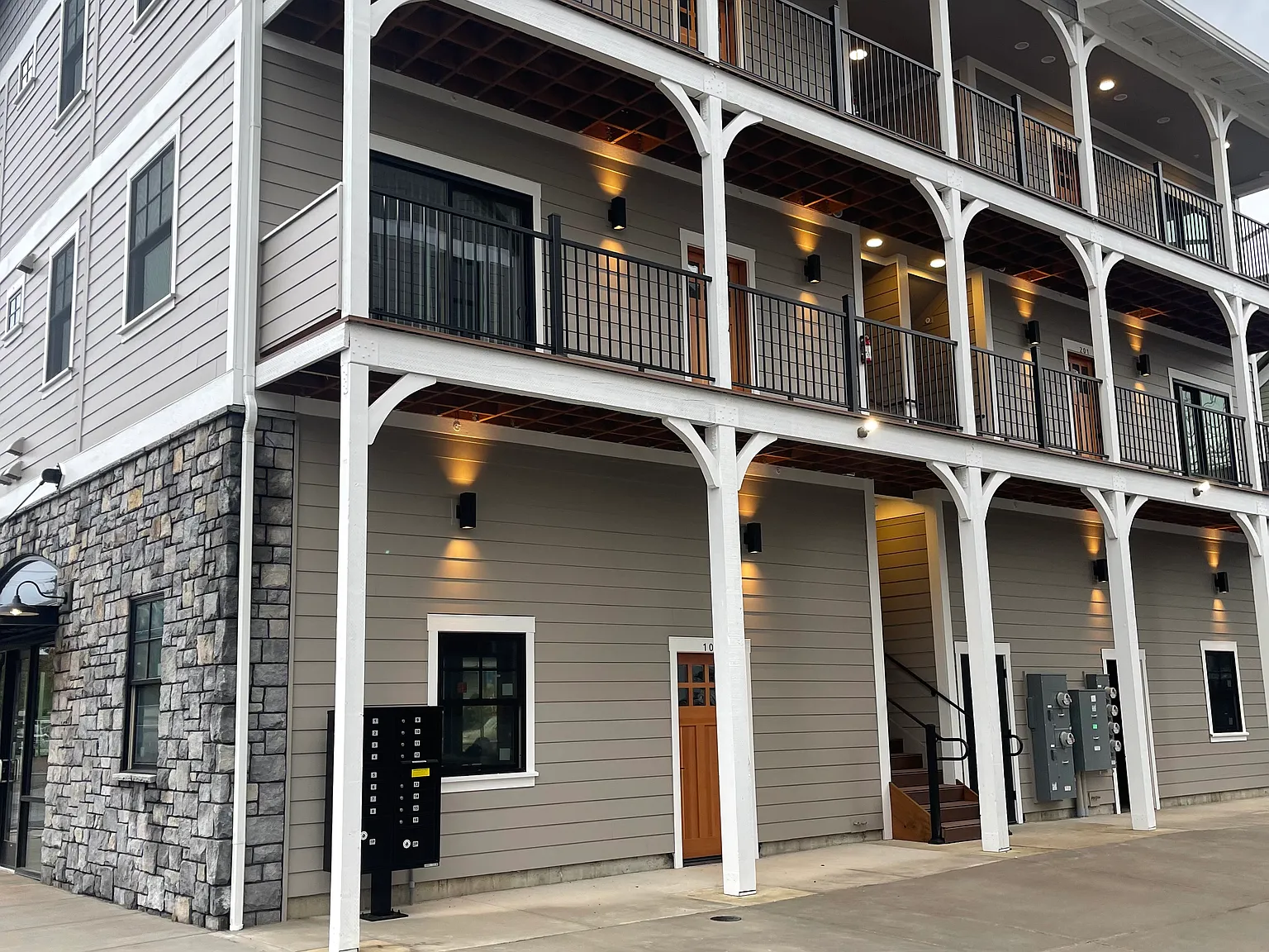 2 bed, 1100 sqft, $1,800 — Photo 2
