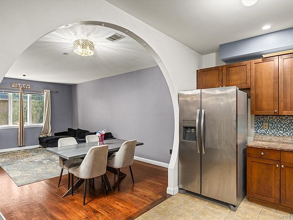 5th image of 1962 Bergen Avenue #2C