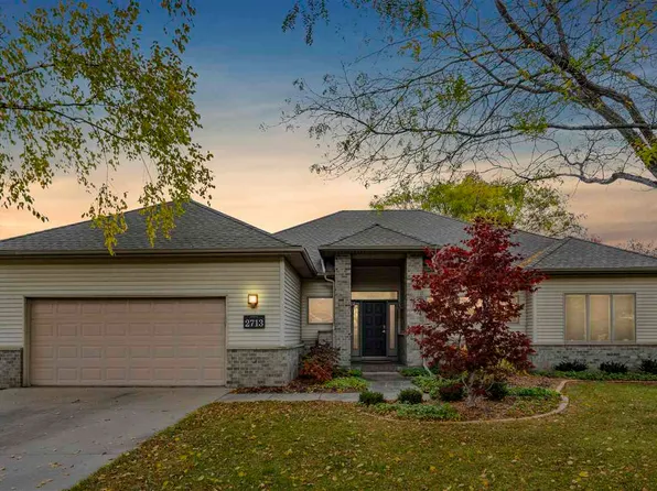 2713 Oakmont Ct, Coralville, IA 52241