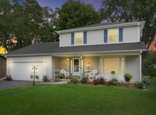 305 Ozier Dr, Batavia, IL