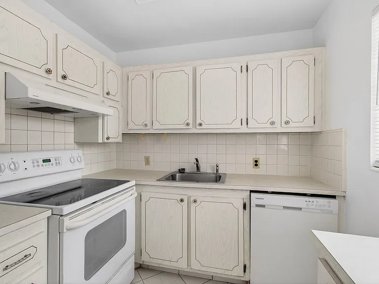 360 Fanshaw — Photo 15