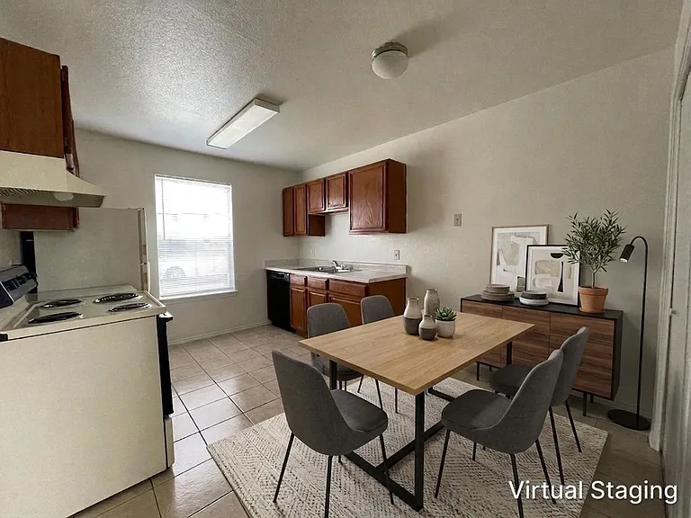 1712 Benttree Dr — Photo 8