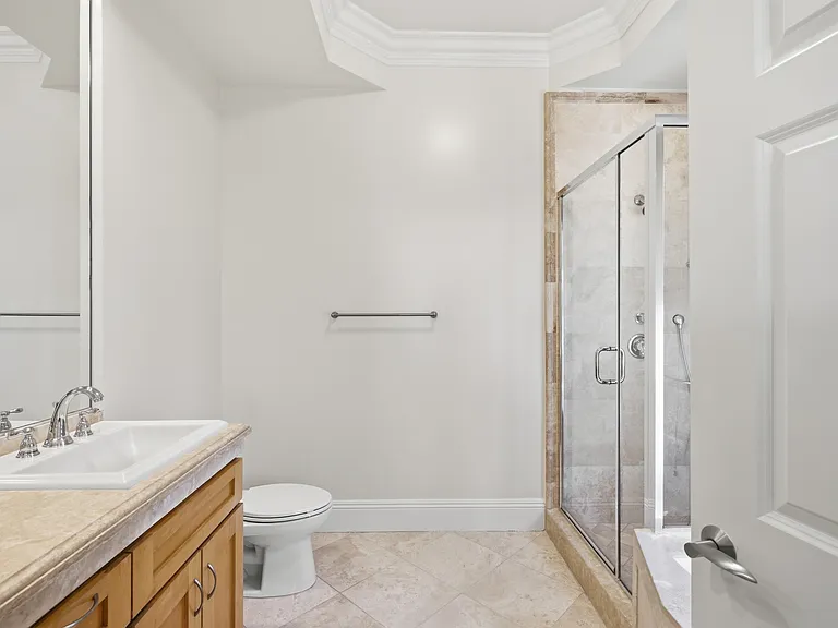 10305 Almayo Ave #404 — Photo 15