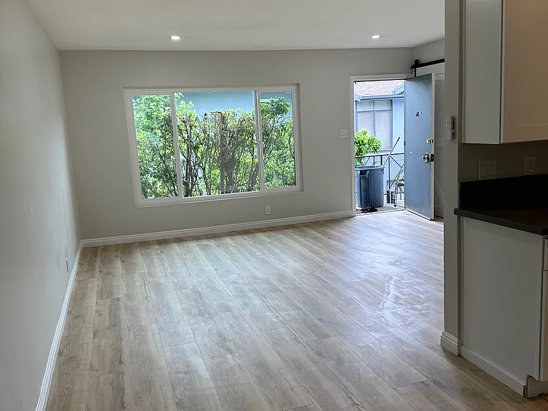 4531 Hazeltine Ave — Photo 8