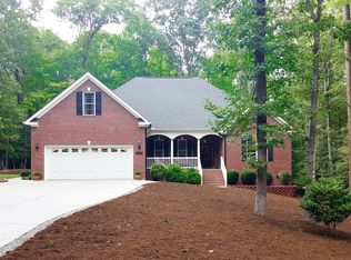 2043 Treetop Cir, Sanford, NC 27332