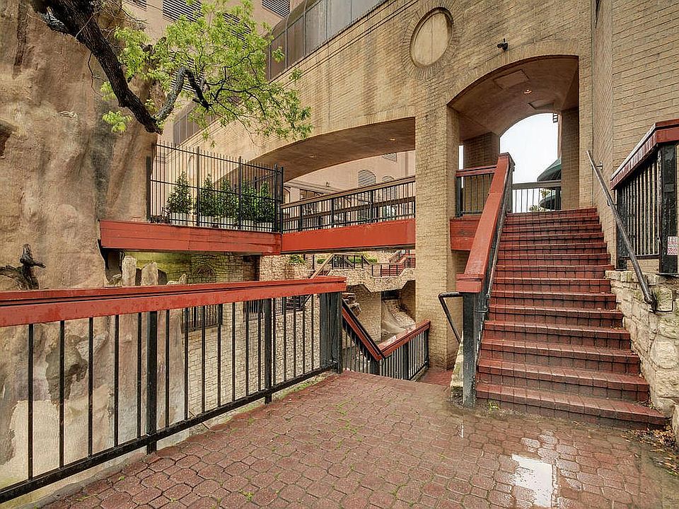 The bridge over Waller Creek