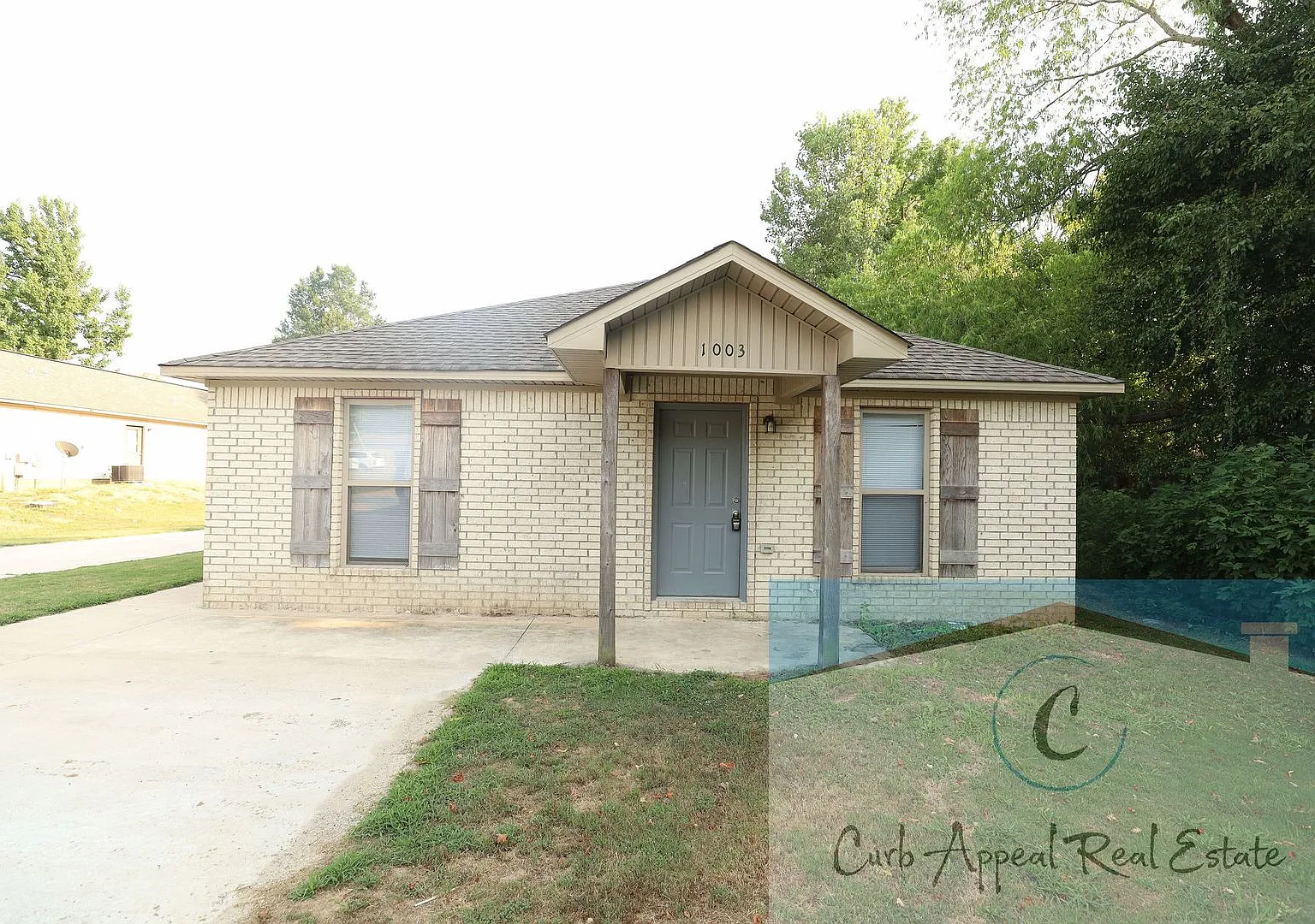Beautiful 4 bed 2 bath home - HUD accepted!! — Photo 1