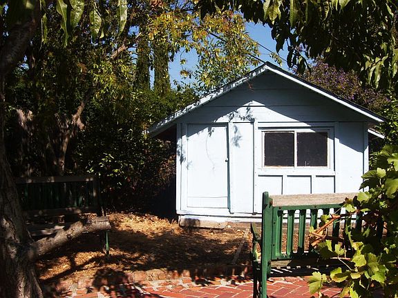 4090 Yellowstone Charming Playhouse!