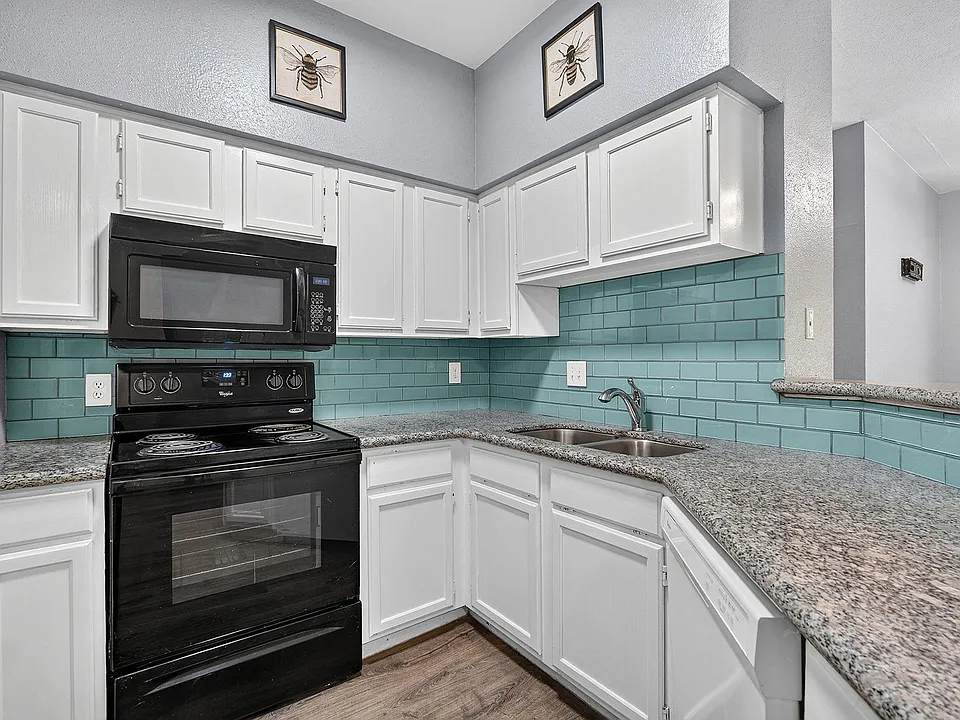 2450 Wickersham Ln #704