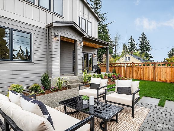 3rd image of 6802 31st Avenue NE