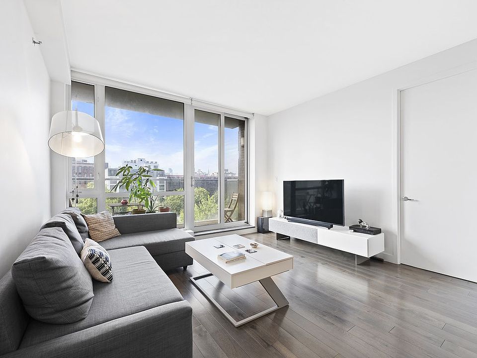1st image of 1135 45th Ave APT 5A