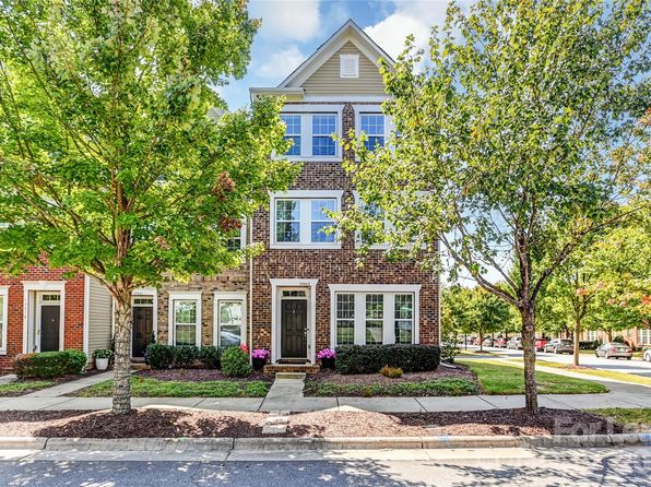 19002 Lake Breeze Dr