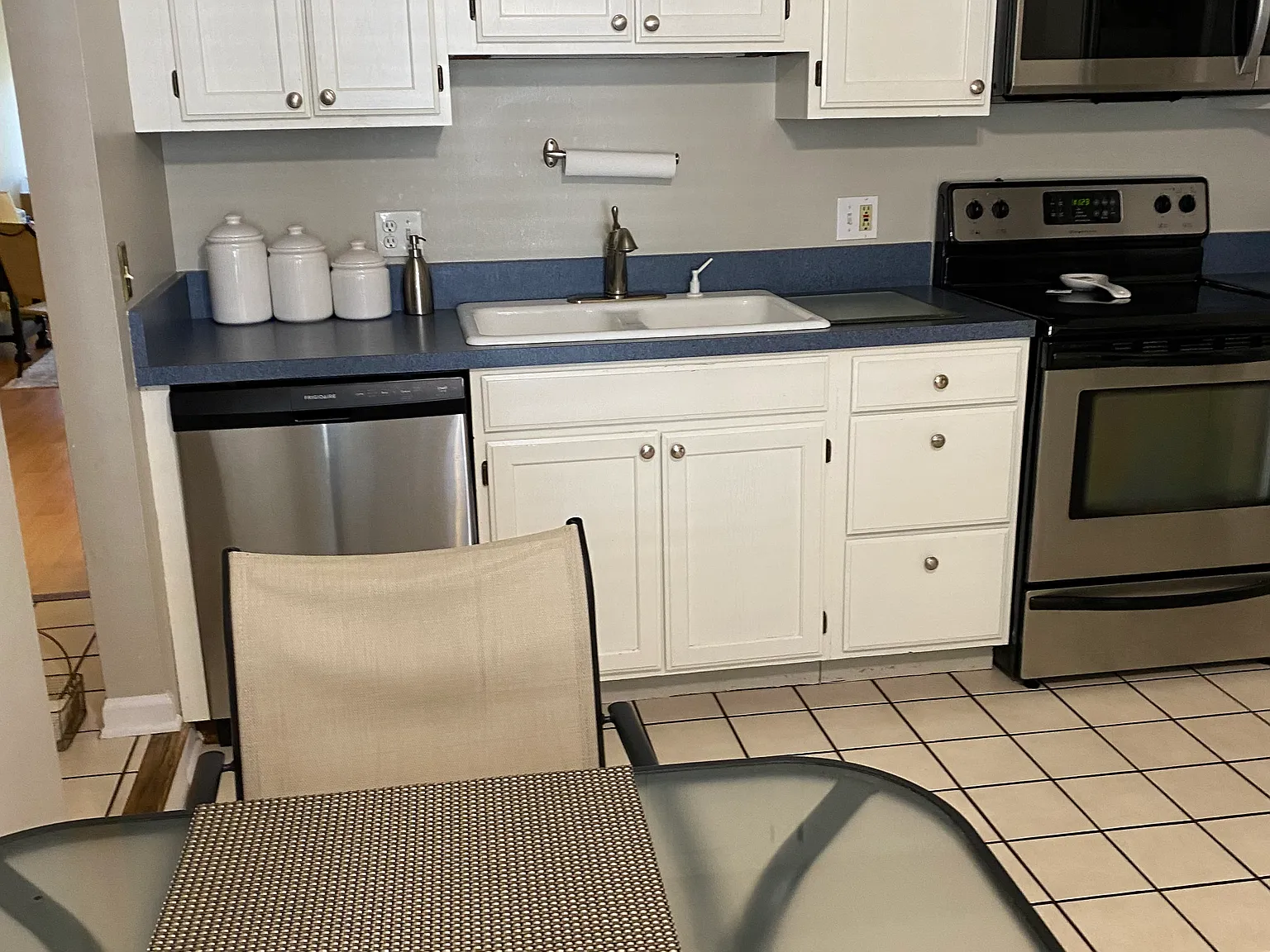 2 bed, 1400 sqft, $2,400 — Photo 4