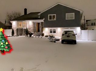 24 N Fordham Rd, Hicksville, NY 11801