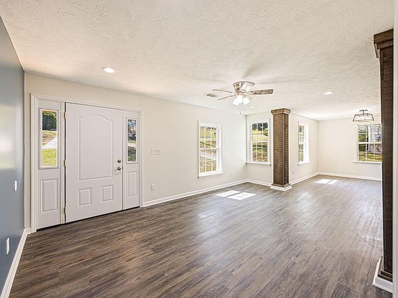 4th image of 2381 Franklin Street